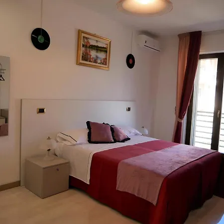 Donna Nicla Bed and Breakfast 4*
