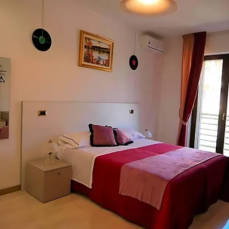 Oda ve Kahvaltı Donna Nicla 4*