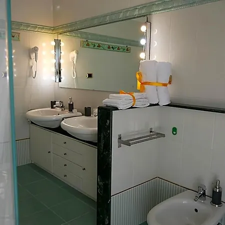 Oda ve Kahvaltı Donna Nicla 4*